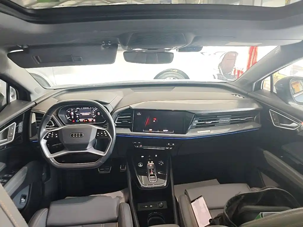 Audi Q4 e-tron — фото 10