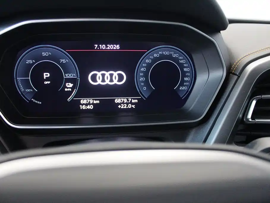 Audi Q4 e-tron — фото 8
