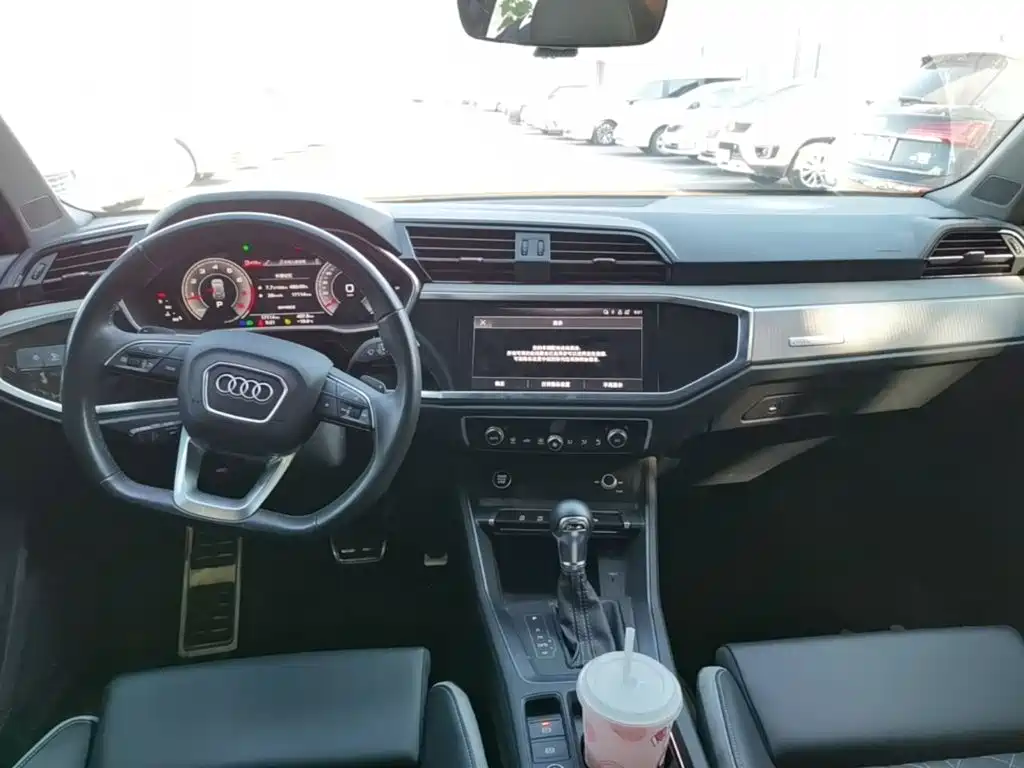 Audi Q3 — фото 10
