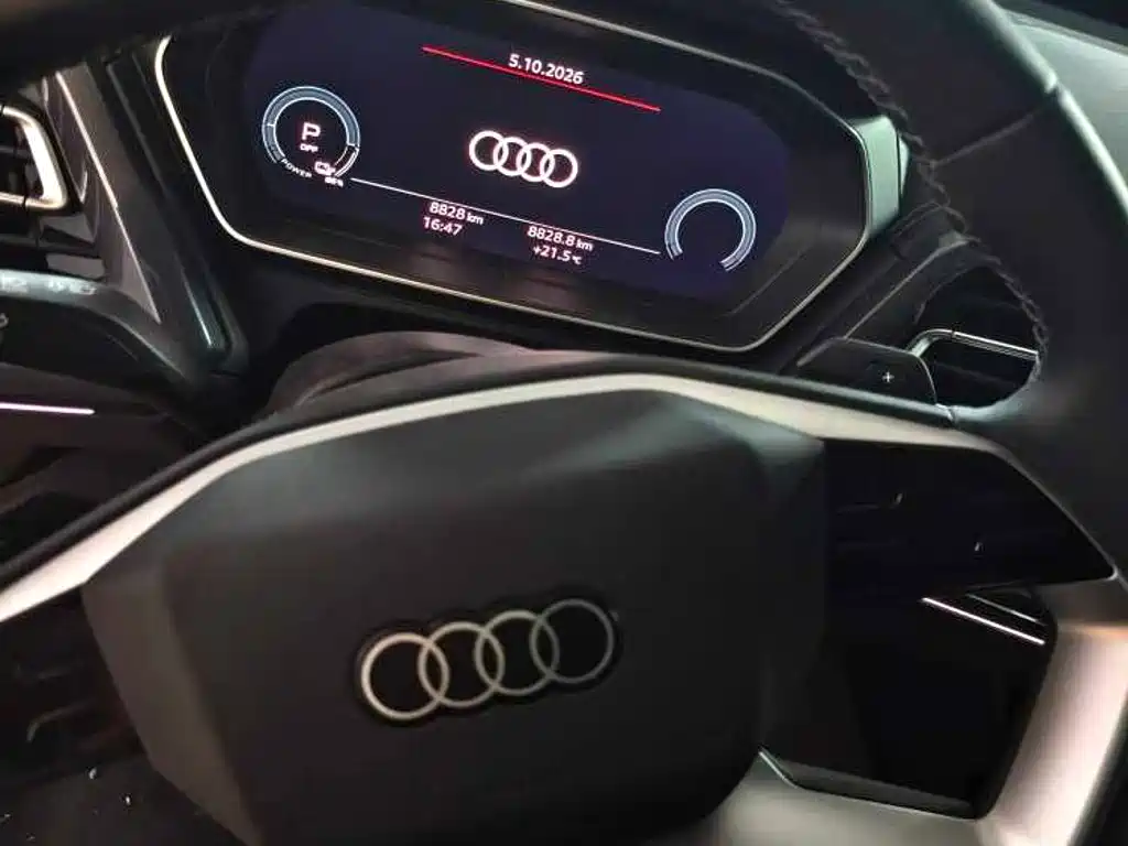 Audi Q4 e-tron — фото 3