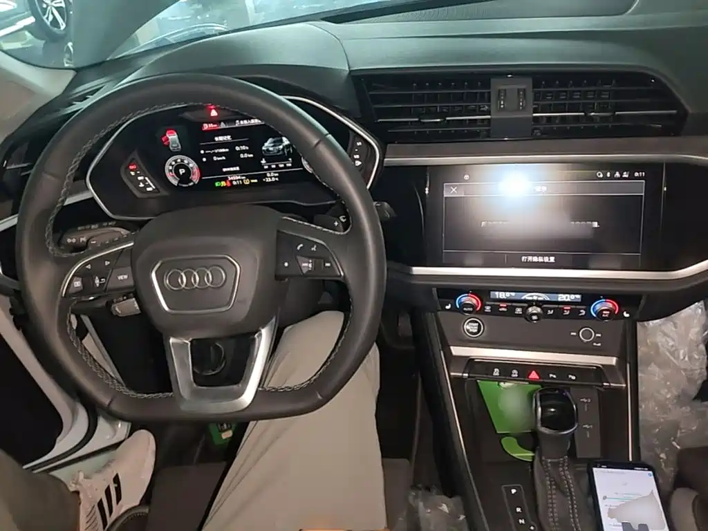 Audi Q3 — фото 10