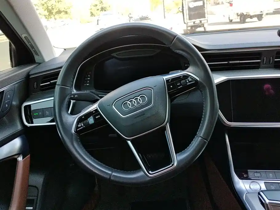 Audi A6L — фото 15