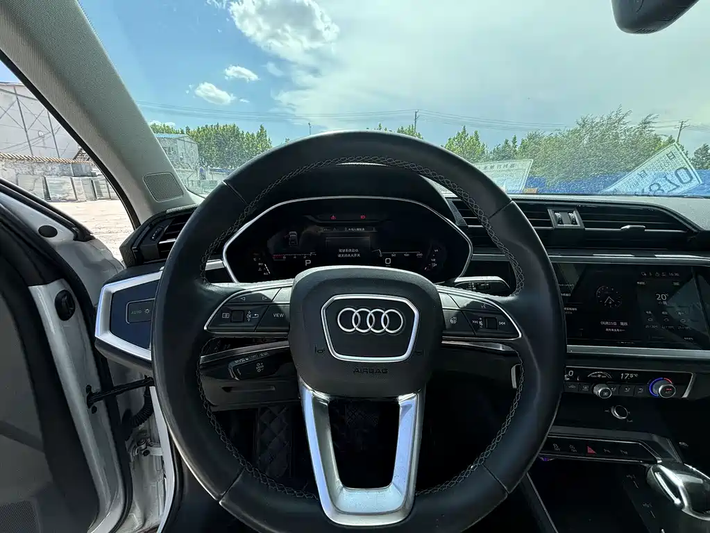 Audi Q3 — фото 13