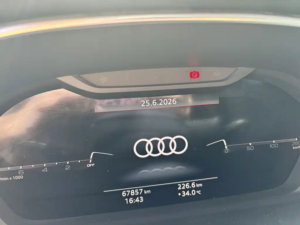 Audi Q3 — фото 17