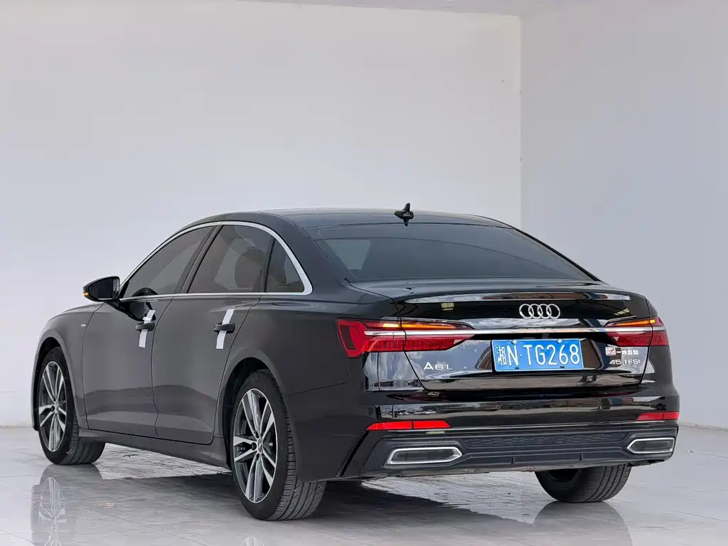 Audi A6L — фото 11