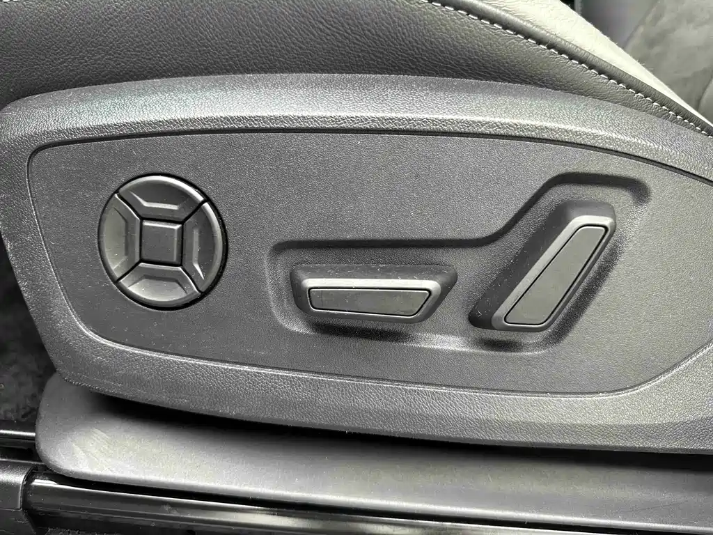 Audi Q3 — фото 11