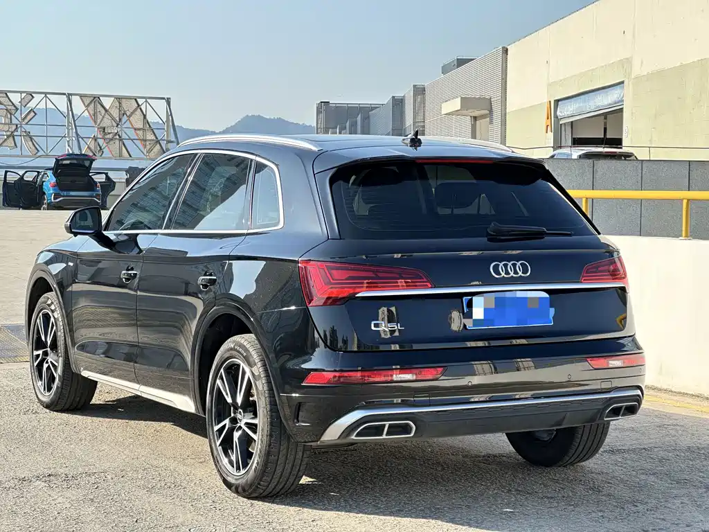 Audi Q5L — фото 8