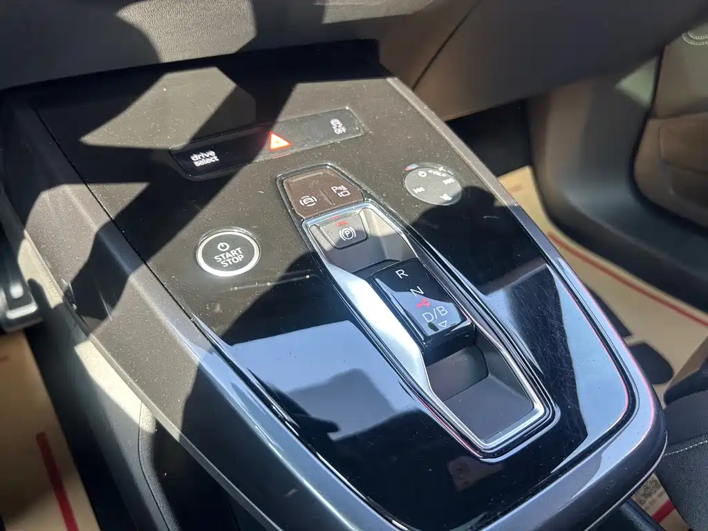 Audi Q5 e-tron — фото 13