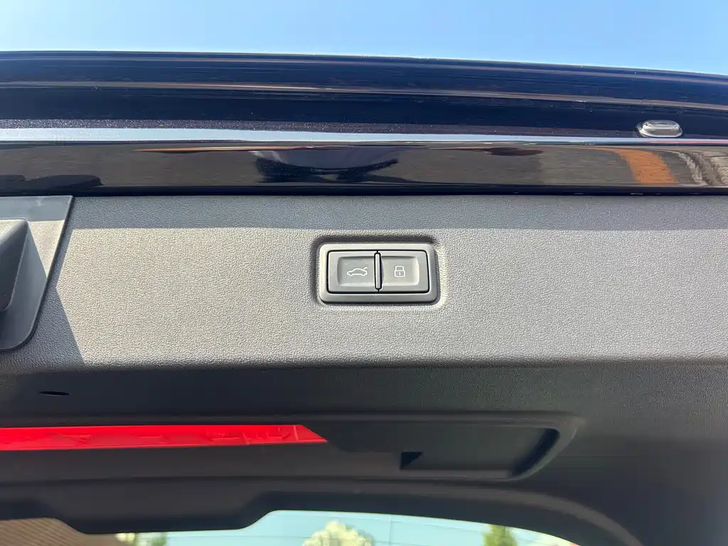 Audi Q5 e-tron — фото 20