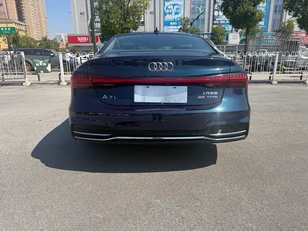 Audi A7L — фото 13