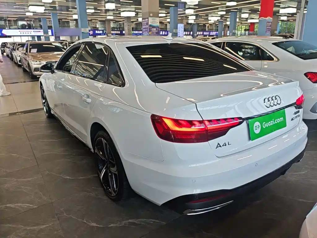 Audi A4L — фото 5