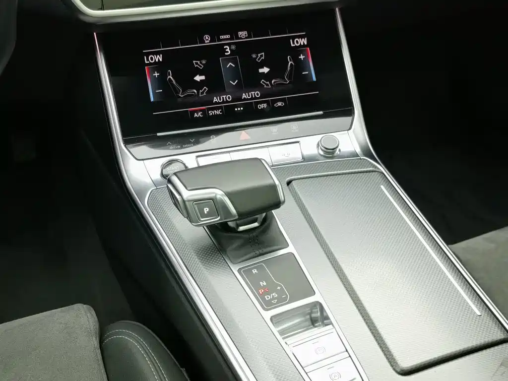 Audi A6L — фото 13