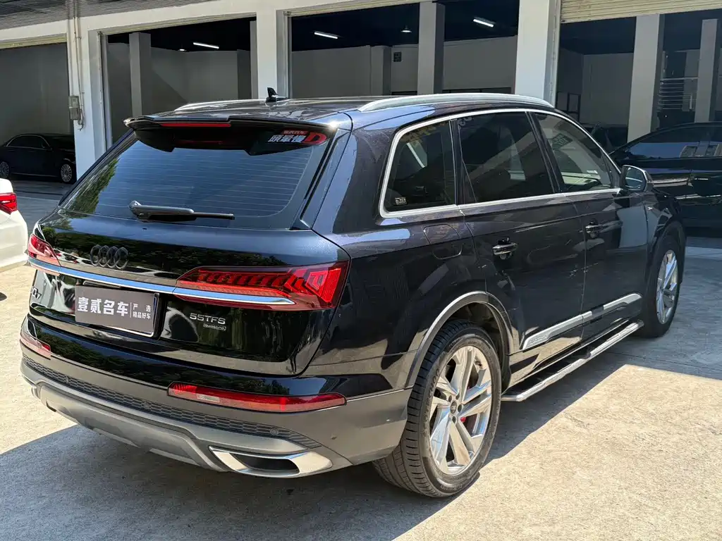 Audi Q7 — фото 17
