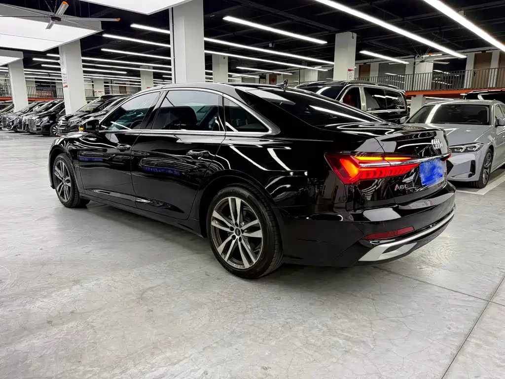 Audi A6L — фото 14