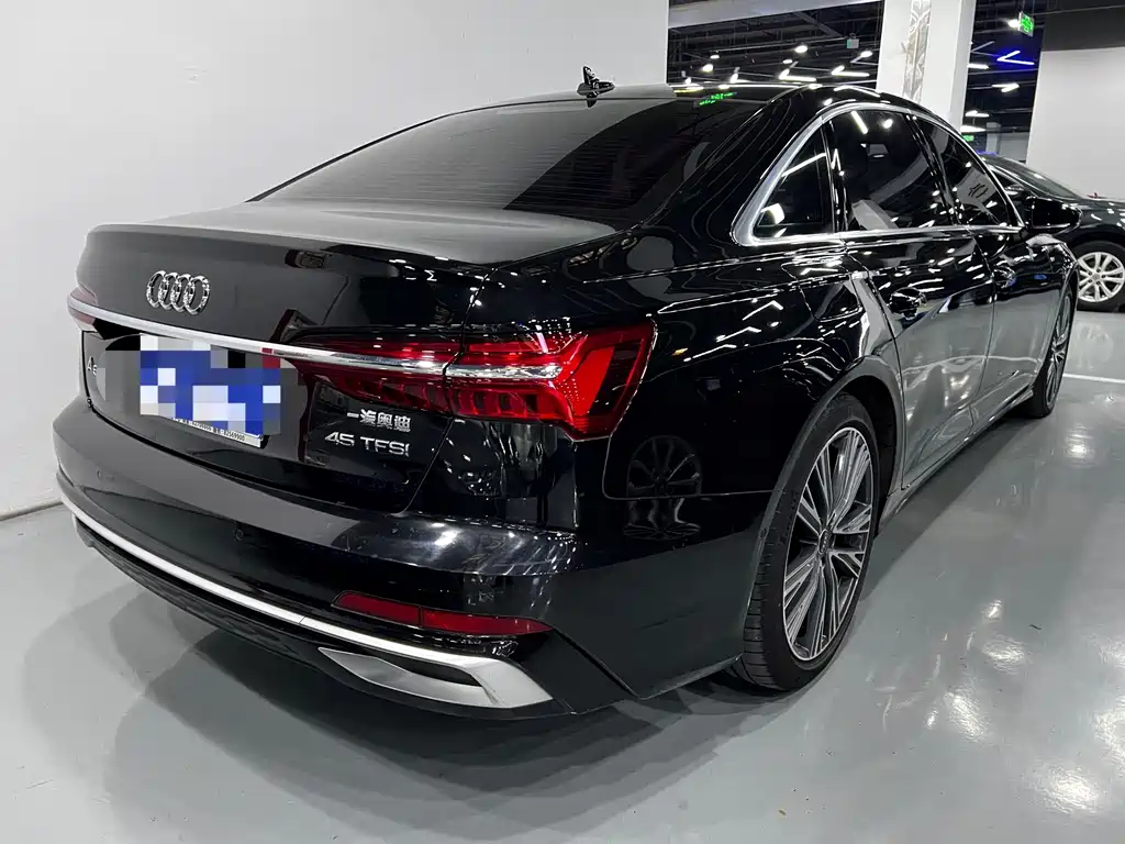 Audi A6L — фото 18