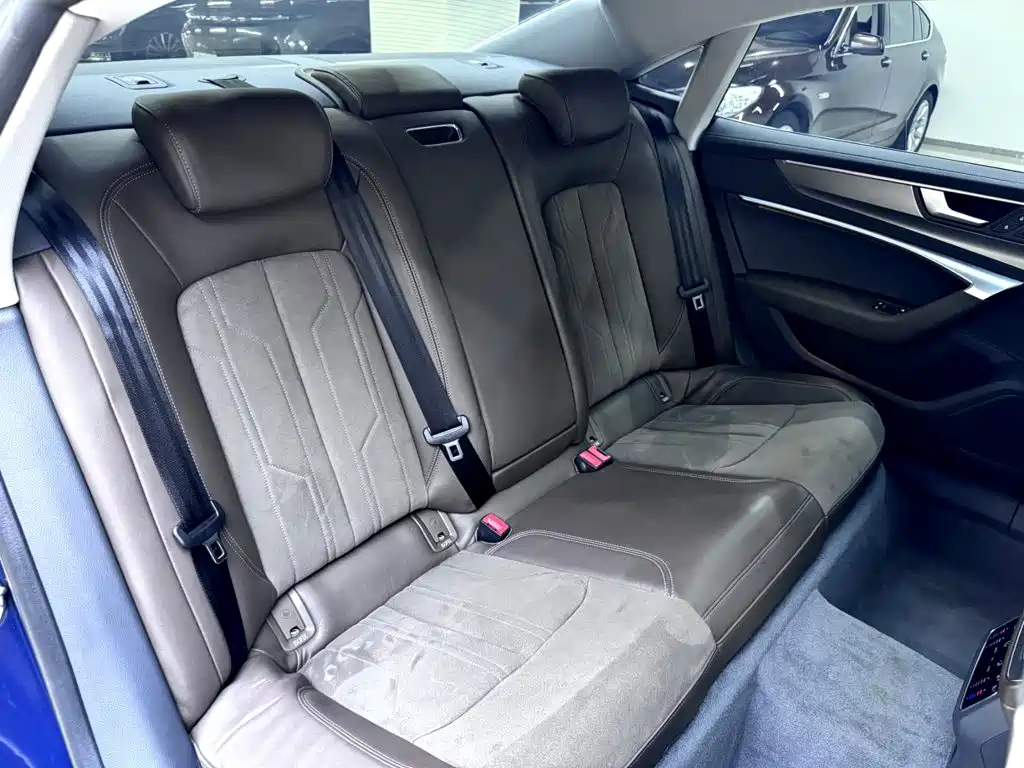 Audi A7L — фото 17