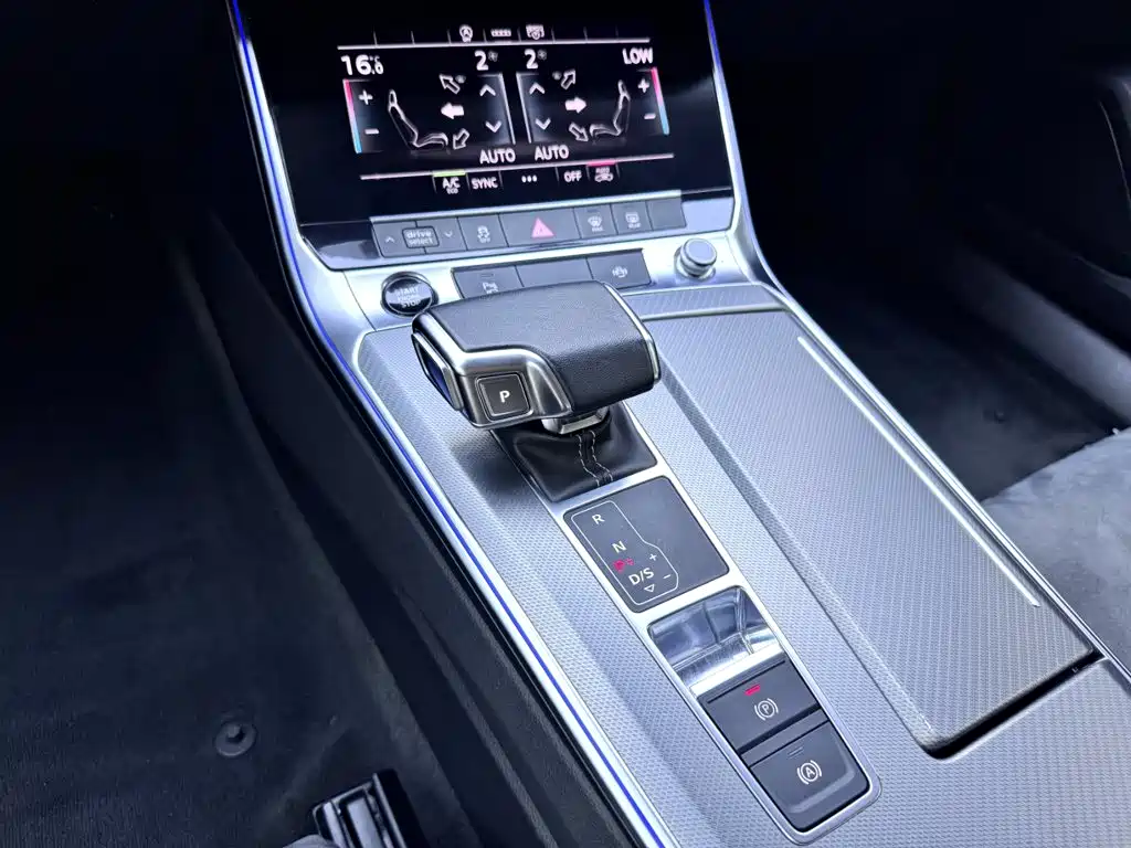 Audi A7L — фото 17