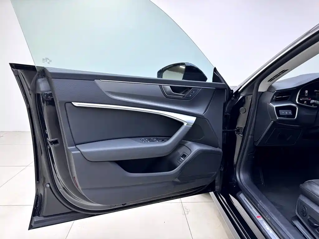 Audi A7L — фото 9