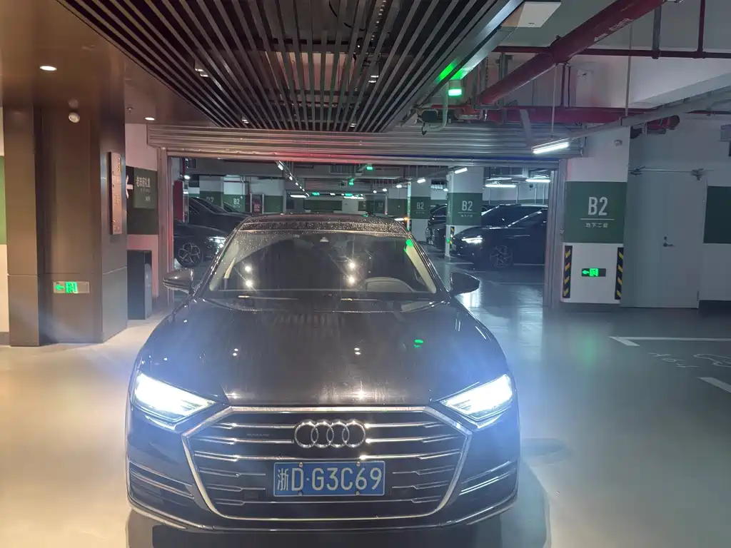 Audi A8 — фото 2