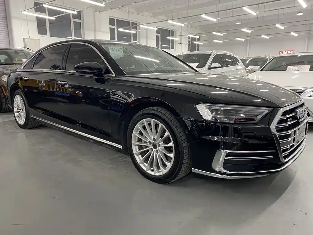 Audi A8 — фото 2