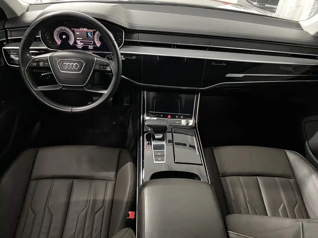 Audi A8 — фото 5