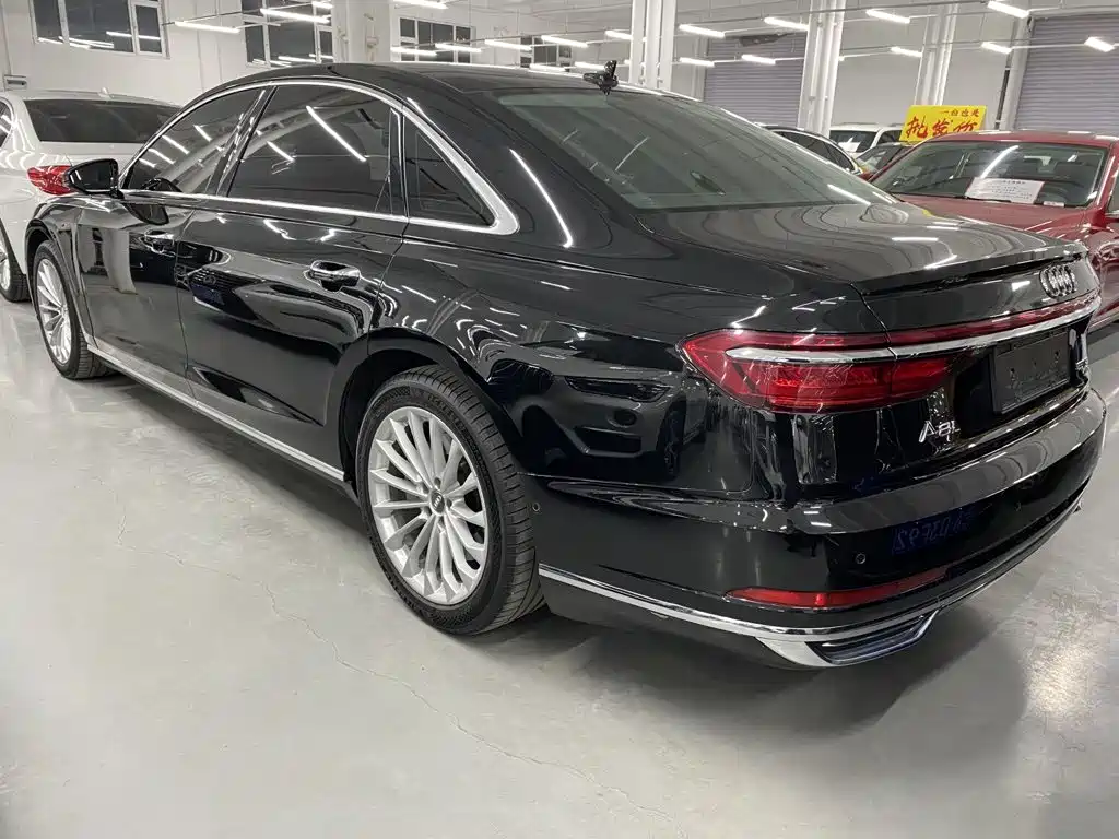 Audi A8 — фото 7