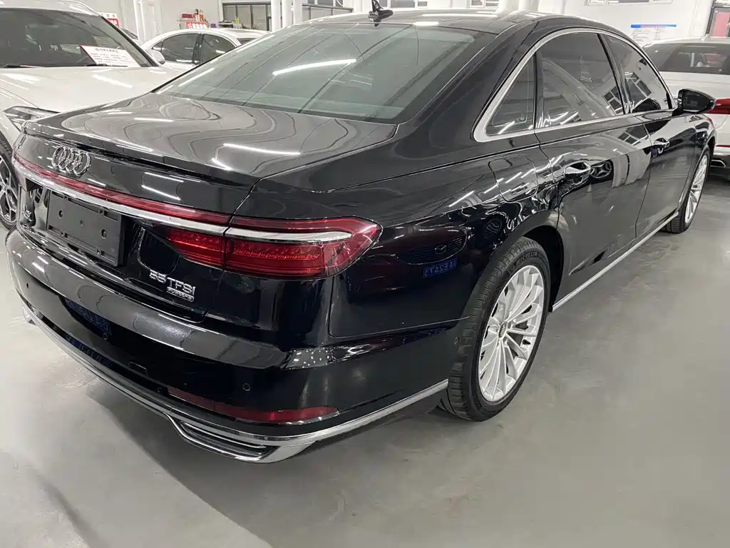 Audi A8 — фото 8