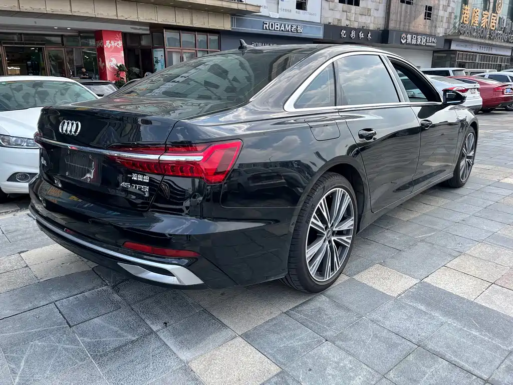 Audi A6L — фото 11