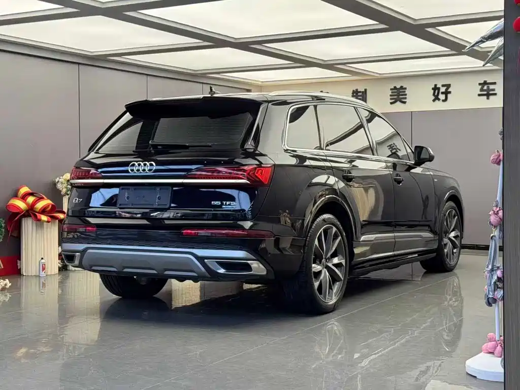Audi Q7 — фото 9