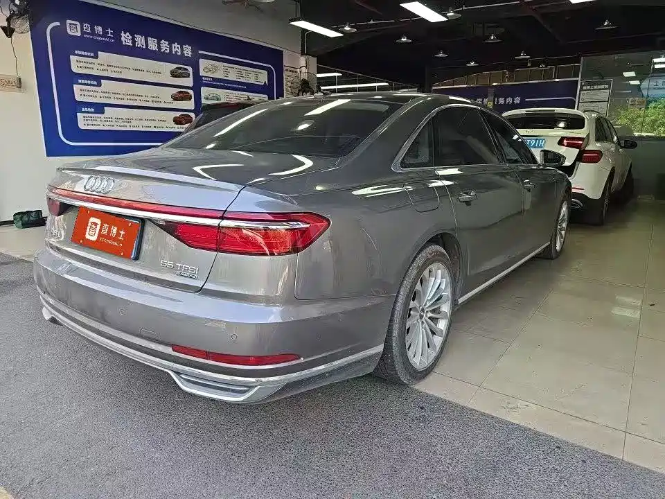 Audi A8 — фото 2