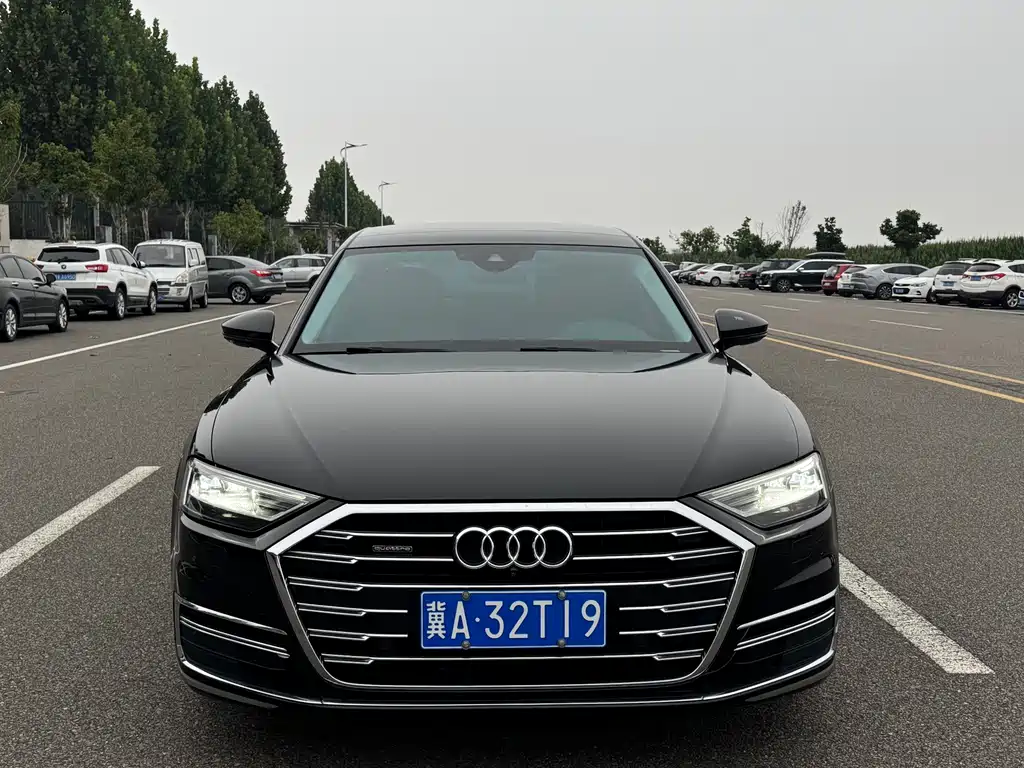 Audi A8 — фото 2