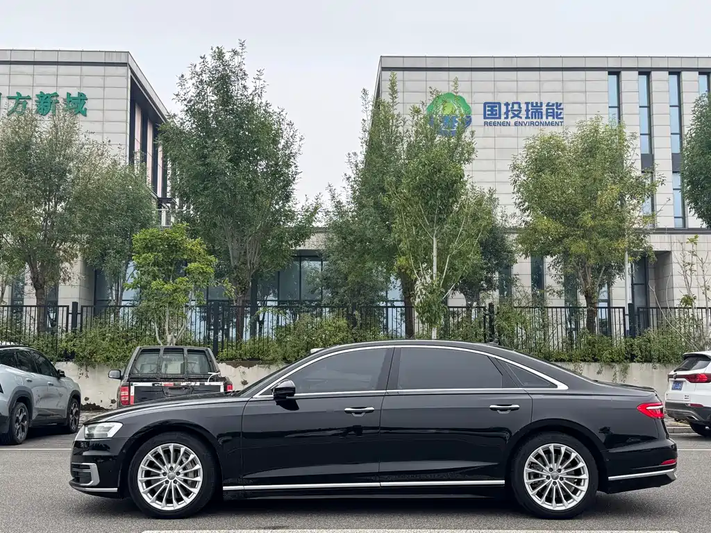 Audi A8 — фото 3
