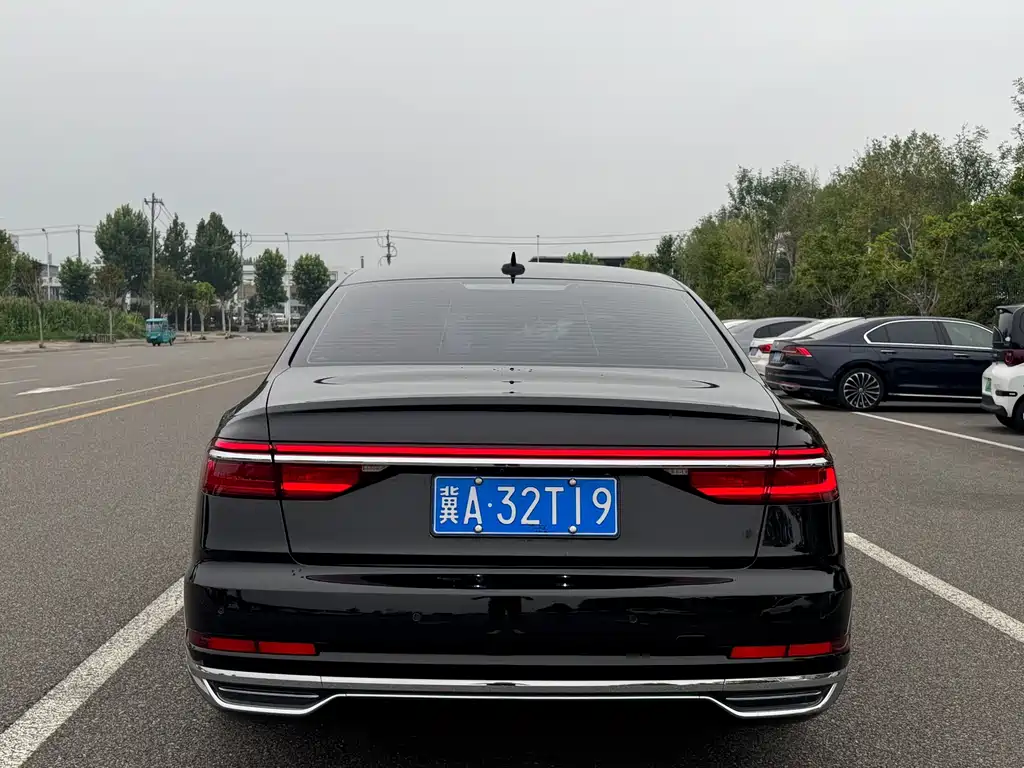 Audi A8 — фото 4