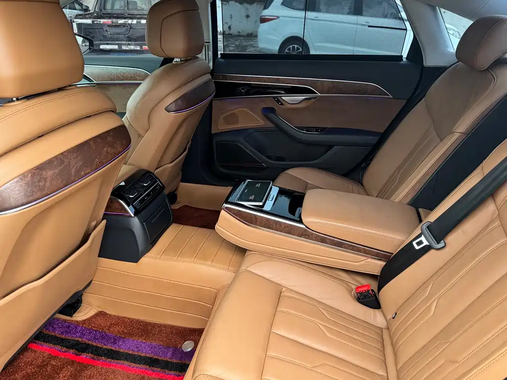 Audi A8 — фото 7