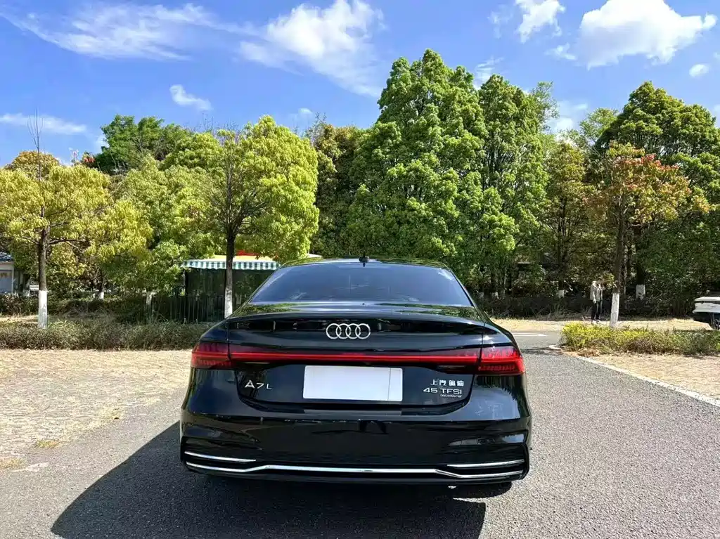 Audi A7L — фото 8