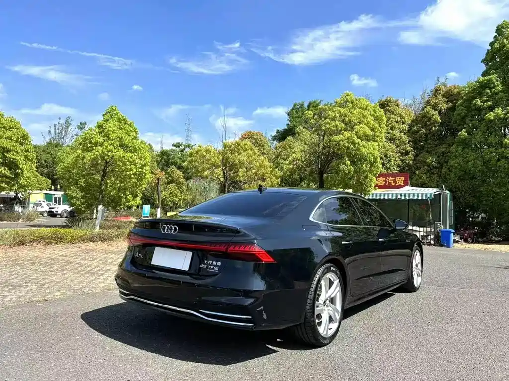 Audi A7L — фото 9