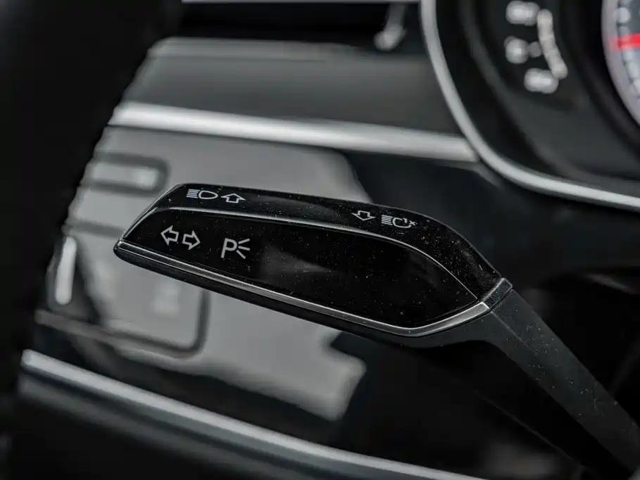 Audi A8 — фото 11