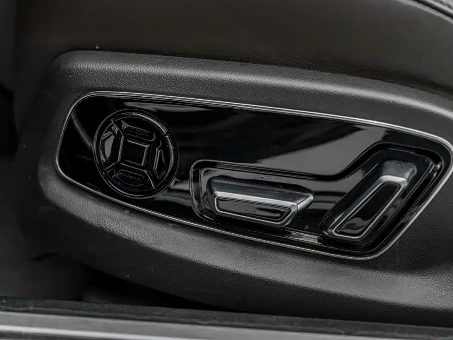 Audi A8 — фото 18
