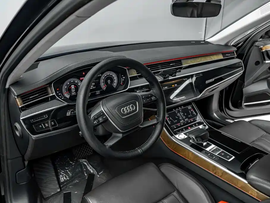 Audi A8 — фото 20