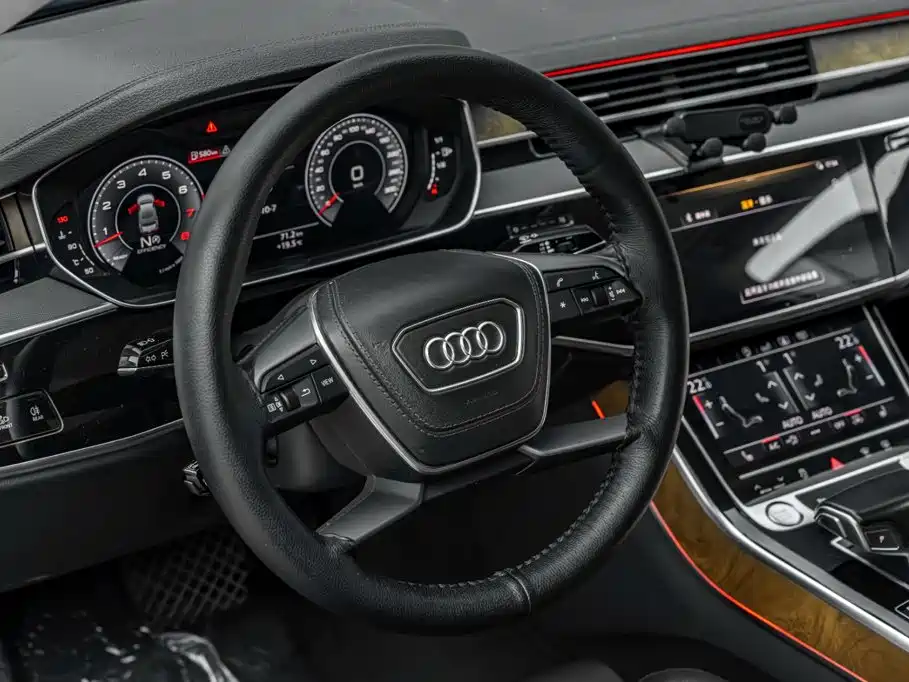 Audi A8 — фото 21