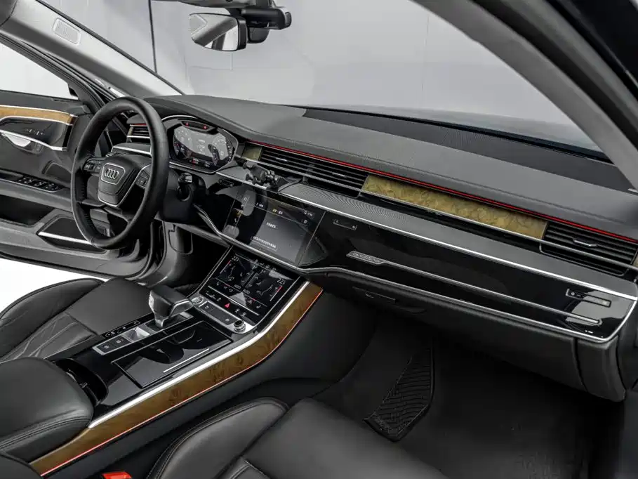 Audi A8 — фото 23