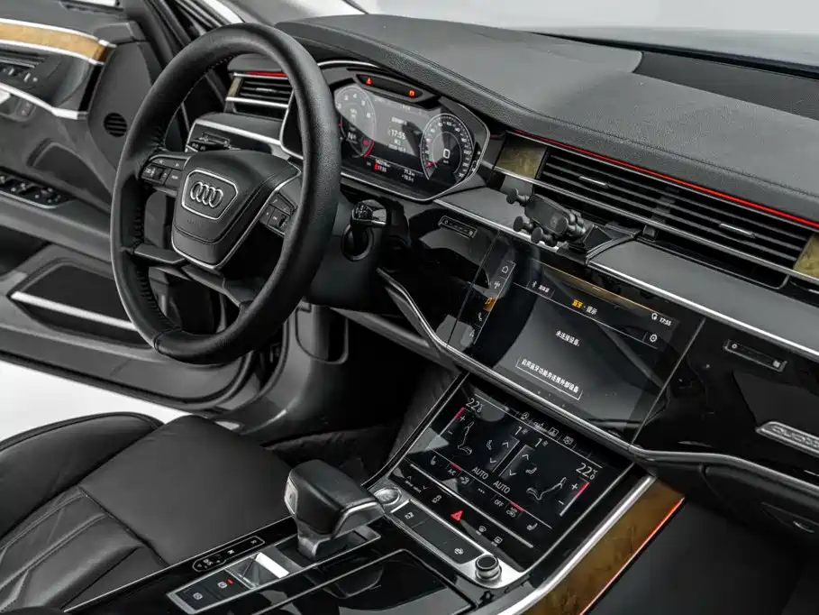 Audi A8 — фото 24