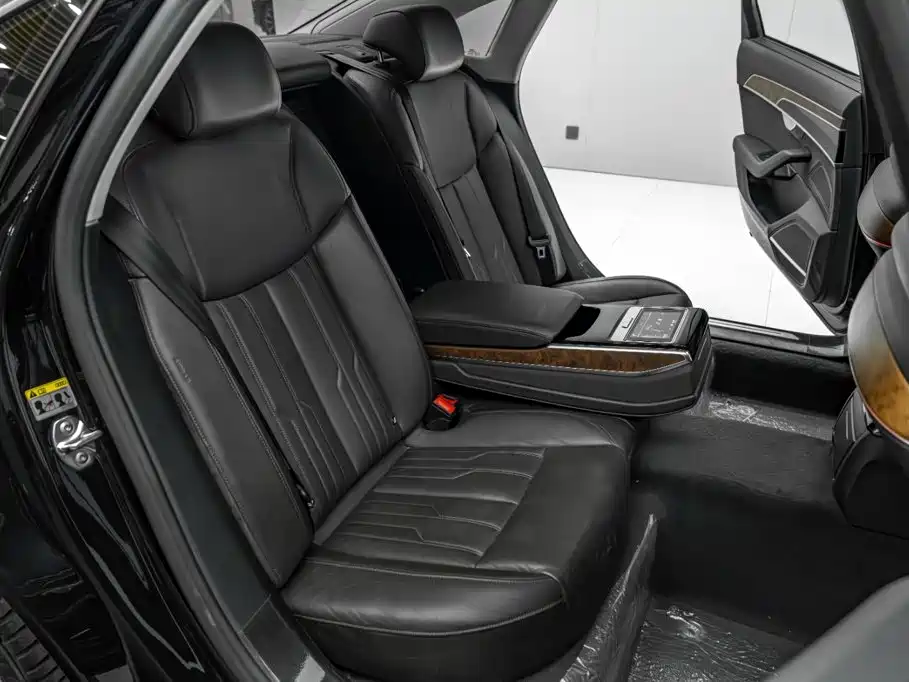 Audi A8 — фото 27