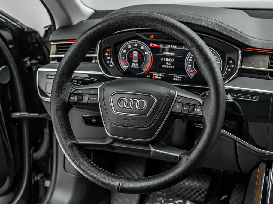 Audi A8 — фото 33