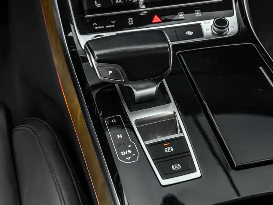 Audi A8 — фото 37