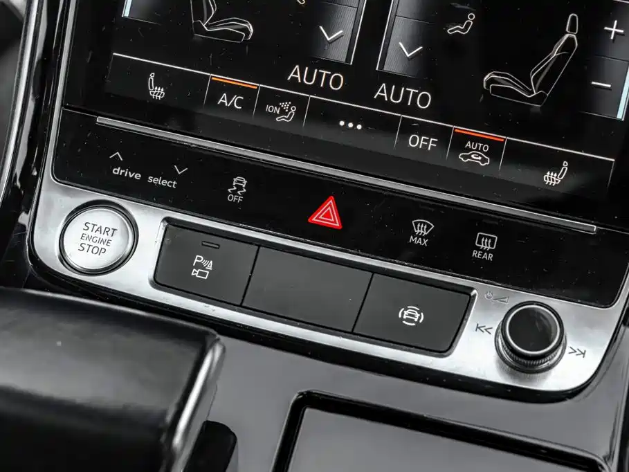 Audi A8 — фото 38