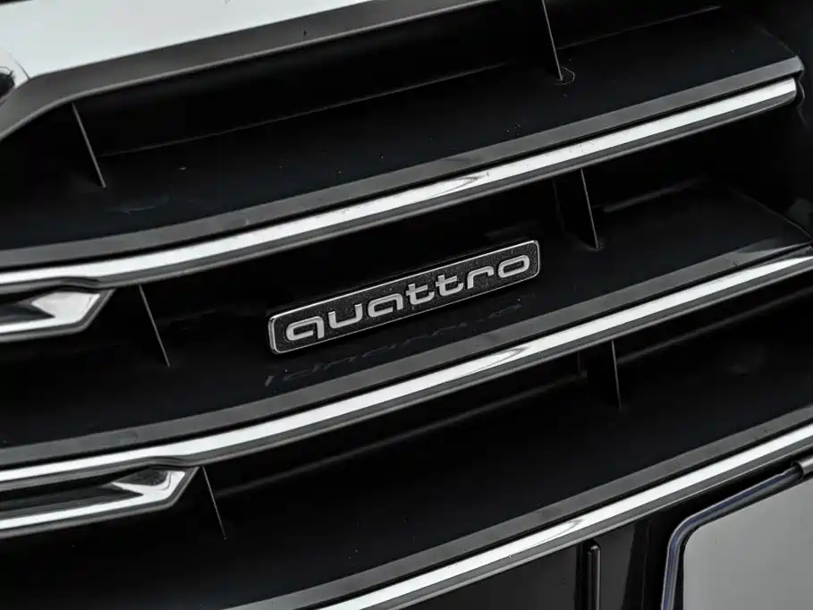 Audi A8 — фото 39