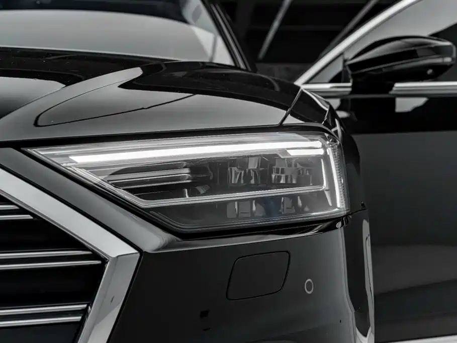 Audi A8 — фото 40