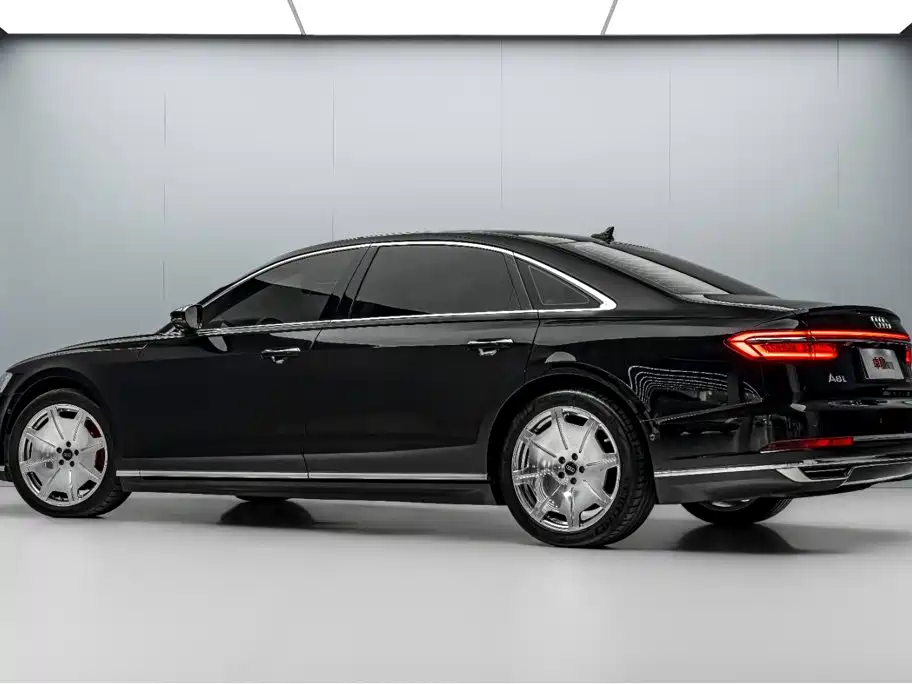 Audi A8 — фото 5