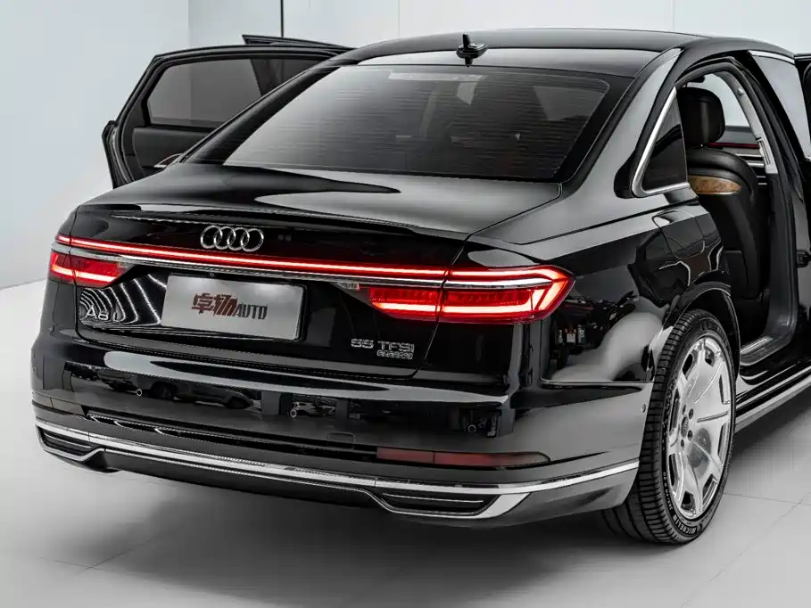 Audi A8 — фото 42